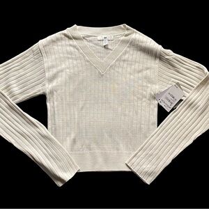 NWT-NORDSTROM BP-V NECK SWEATER-SIZE XS